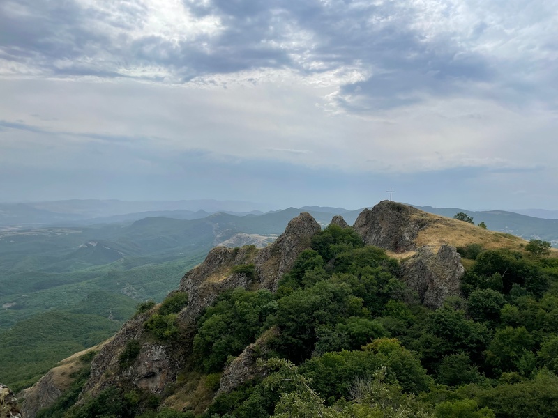 Rocky peak with cross — Kojori