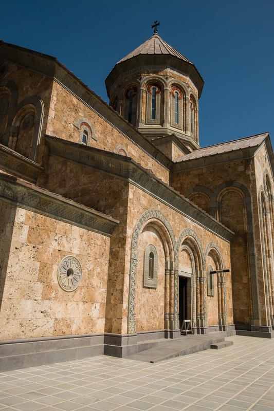 Entrance to Bodbe cathedral