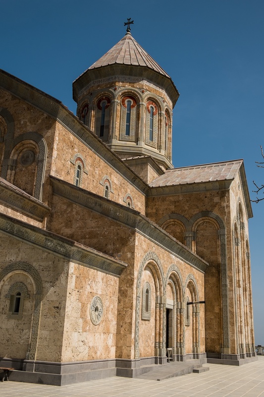Bodbe cathedral — side facade