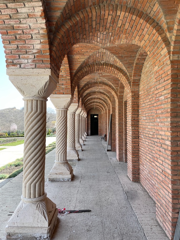 Bodbe monastery colonnade